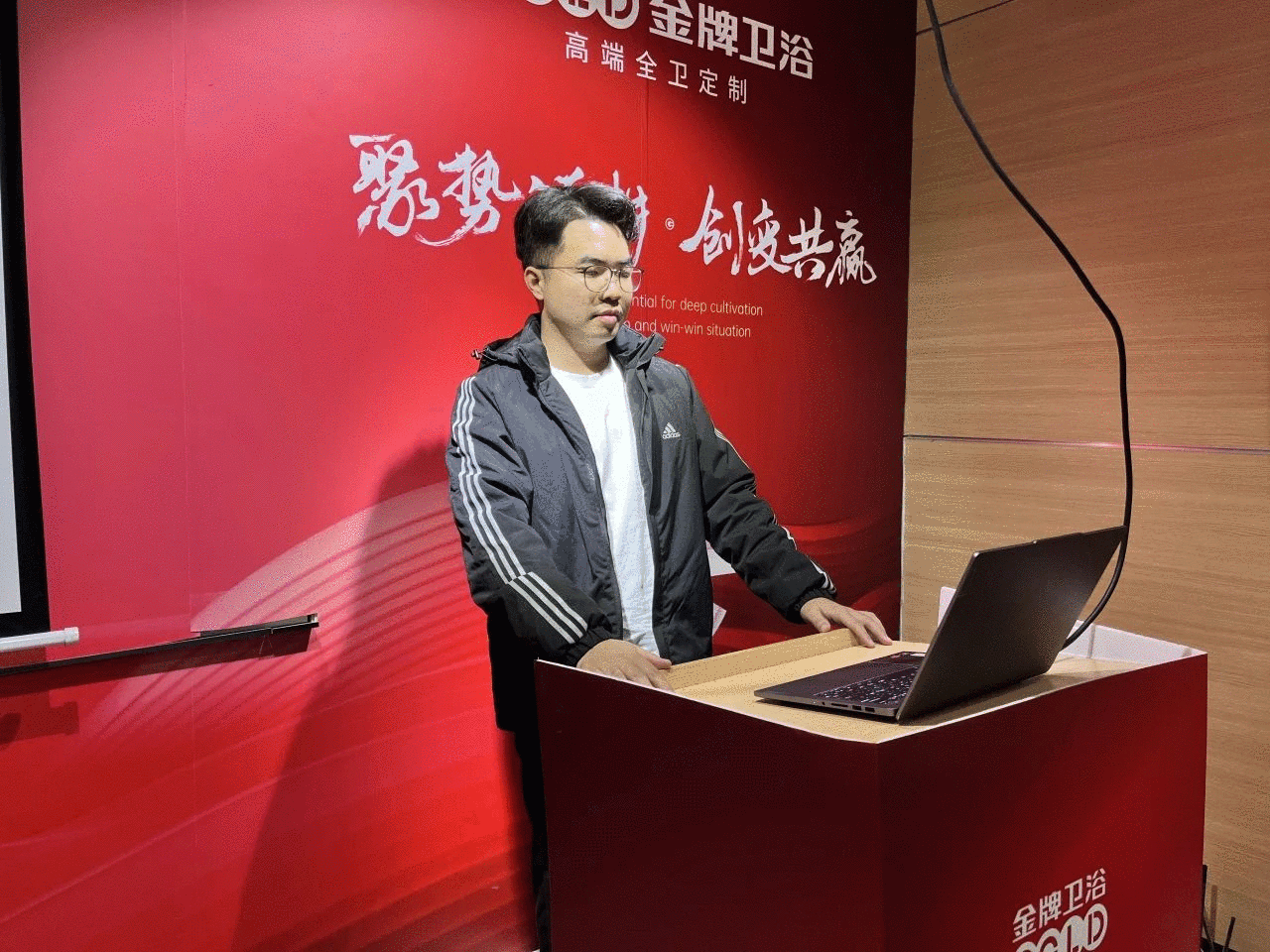 下载 (4).png
