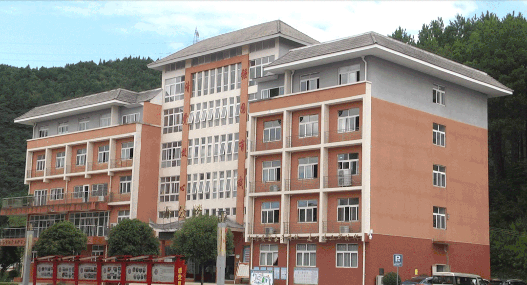 热心公益,向善发展|东鹏践行企业责任,助力黄平县校园建设(图10) 热心公益,向善发展|东鹏践行企业责任,助力黄平县校园建设(图10)