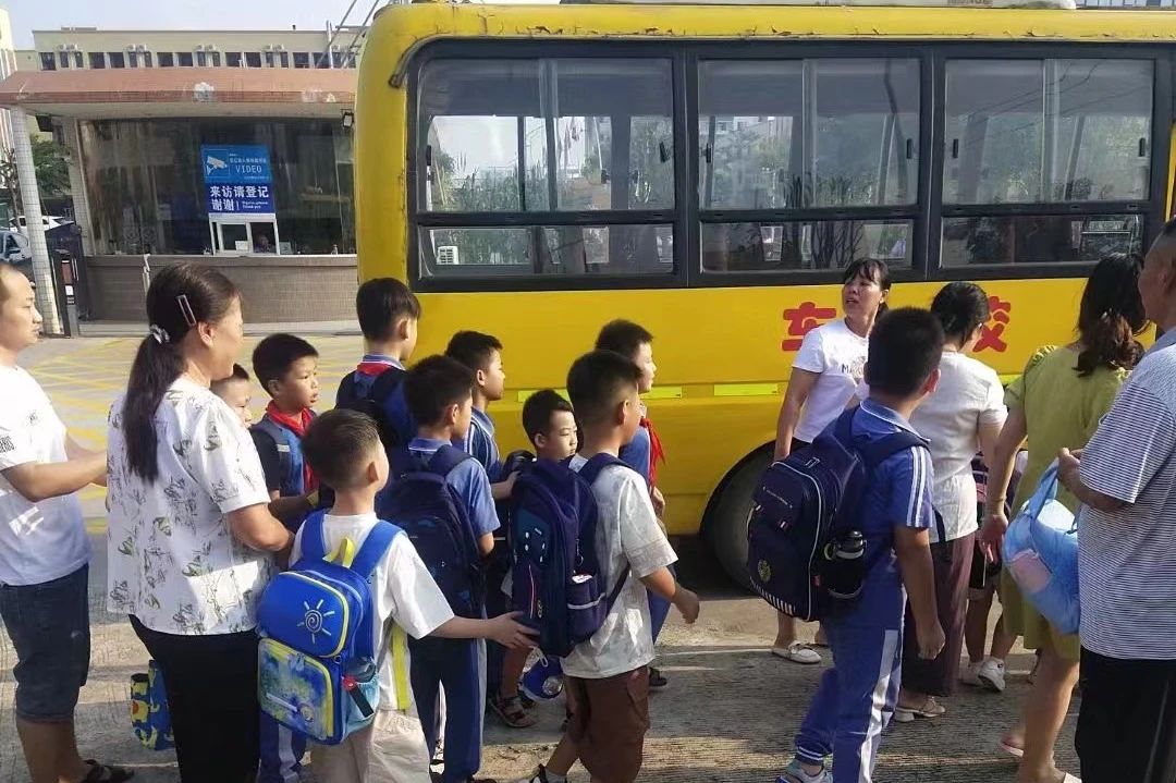 伽蓝公司助力教育发展，解员工子女上学忧(图6)